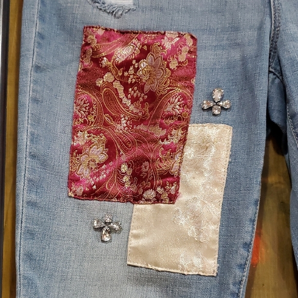 Chico's Blue So Slimming Girlfriend Slum Leg Ankle Jeans w Distressed Patchwork - Picture 3 of 14